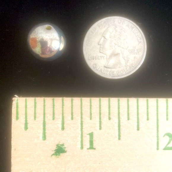 Sixteen Square & Round Loose Beads - Picture 4 of 4